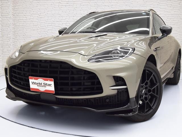 Aston Martin DBX 2026 — фото автомобиля 1