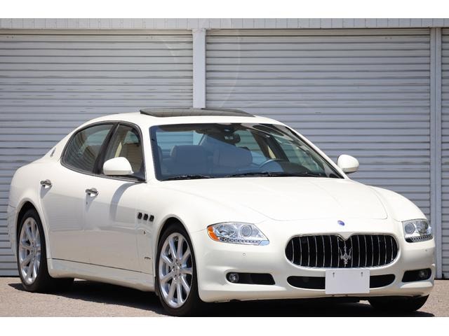 Maserati QUATTROPORTE 2012 — фото автомобиля
