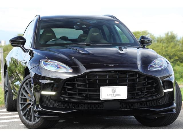 Aston Martin DBX 2023 — фото автомобиля