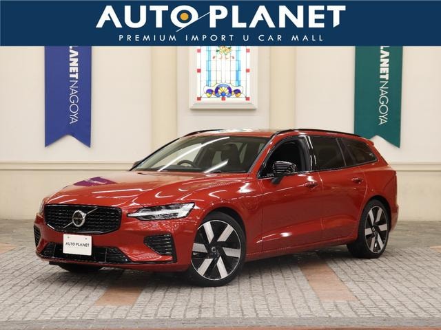 Volvo V60 2024 — фото автомобиля 1
