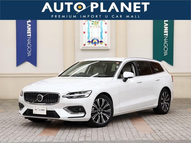 Volvo V60 2024 — фото автомобиля 1