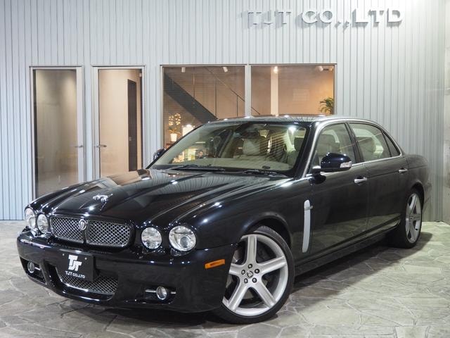 Jaguar XJ 2008 — фото автомобиля 1
