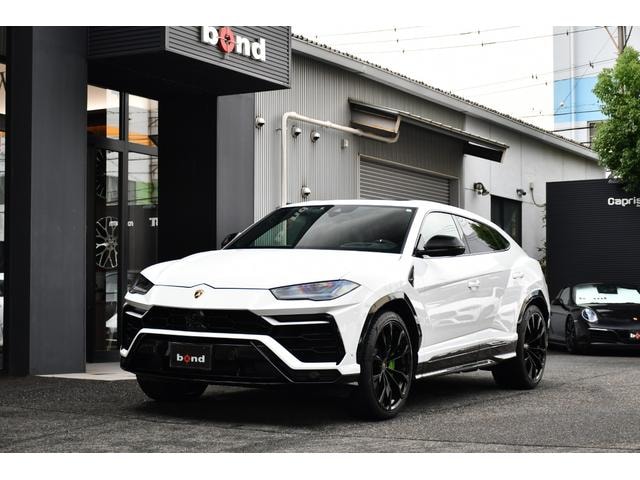 Lamborghini URUS 2022 — фото автомобиля