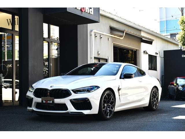 Bmw M8 2023 — фото автомобиля