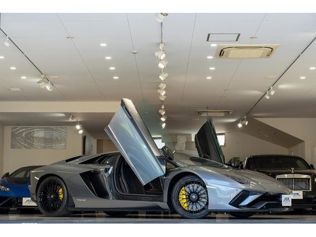 Lamborghini AVENTADOR 2016 — фото автомобиля