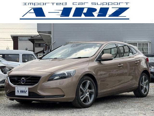 Volvo V40 2015 — фото автомобиля