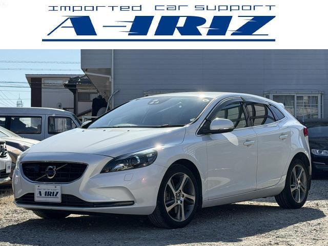 Volvo V40 2016 — фото автомобиля 1