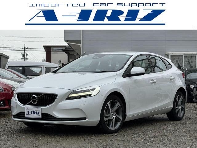 Volvo V40 2017 — фото автомобиля