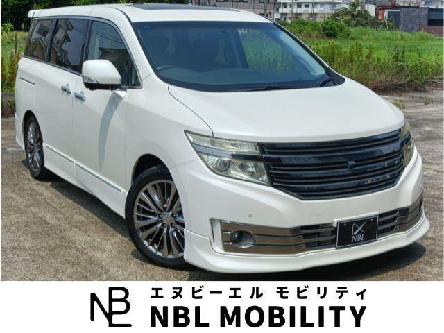 Nissan ELGRAND 2012 — фото автомобиля 1