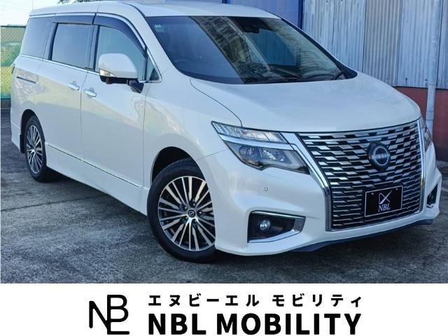 Nissan ELGRAND 2023 — фото автомобиля 1