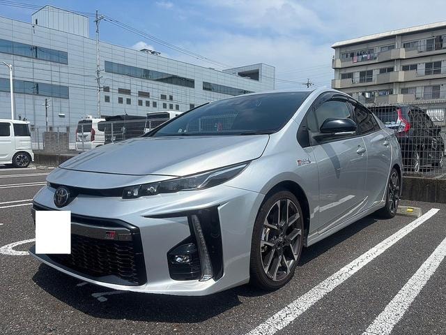 Toyota PRIUS PHV 2019 — фото автомобиля
