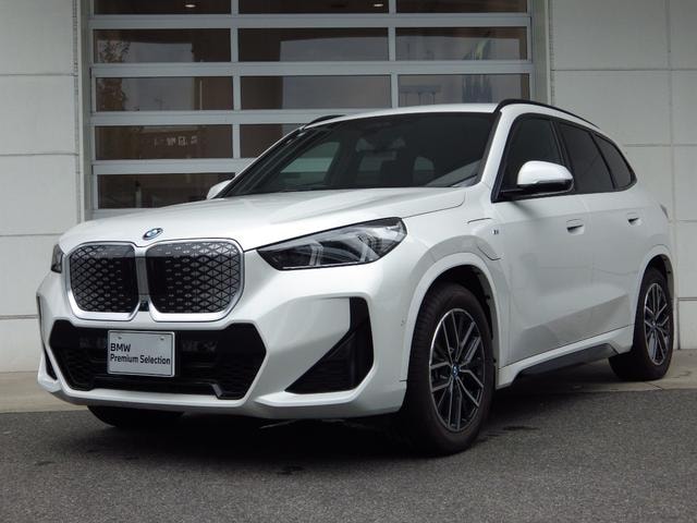 Bmw iX1 2025 — фото автомобиля 1