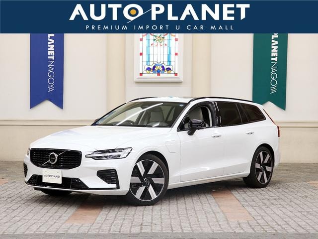 Volvo V60 2024 — фото автомобиля 1