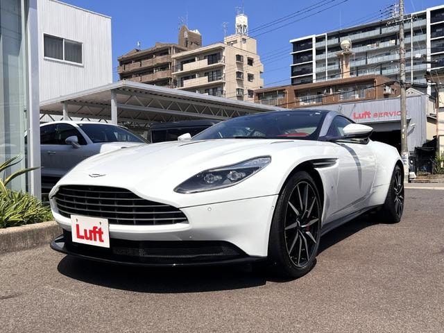 Aston Martin DB11 2017 — фото автомобиля