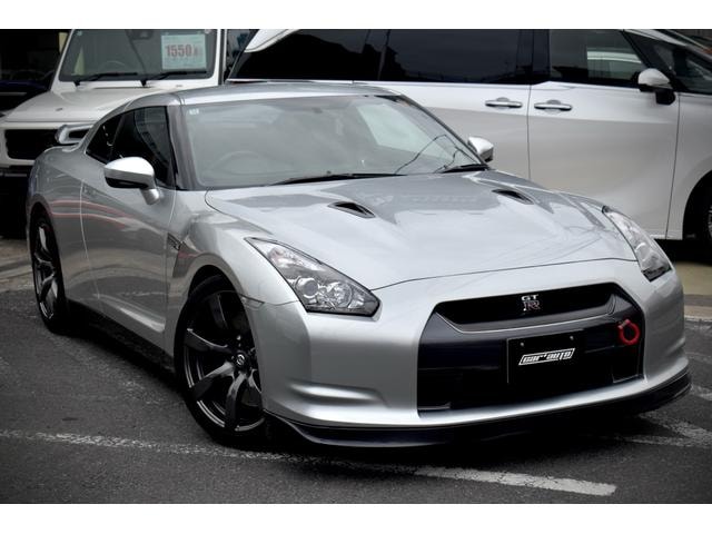Nissan GT-R 2010 — фото автомобиля