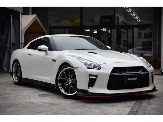 Nissan GT-R 2020 — фото автомобиля