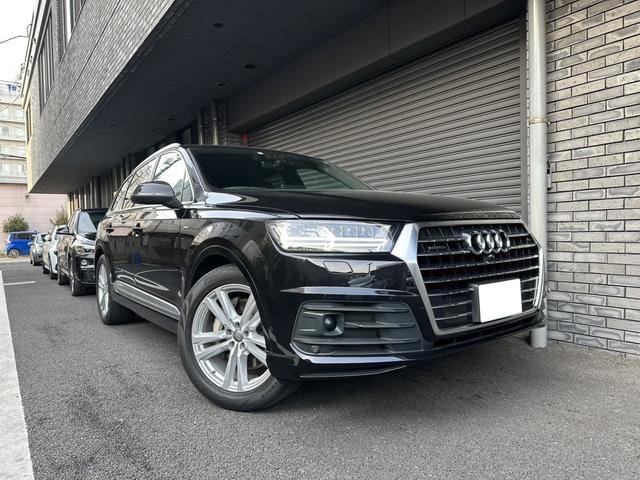 Audi Q7 2018 — фото автомобиля 1