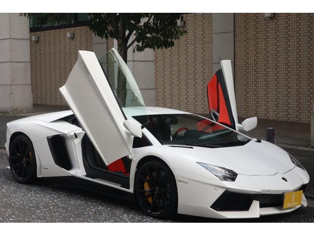 Lamborghini AVENTADOR 2016 — фото автомобиля
