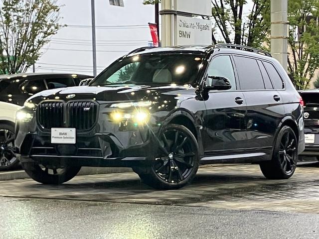 Bmw X7 2023 — фото автомобиля