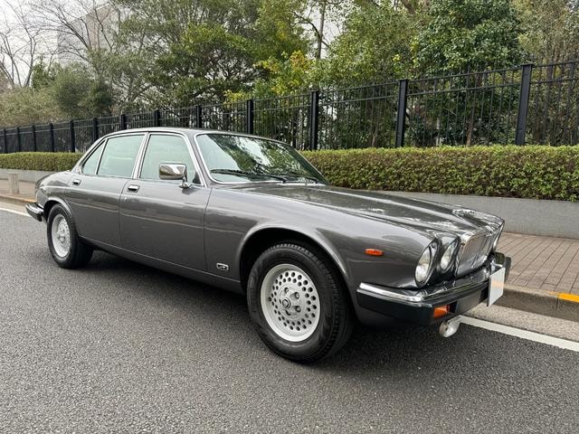 Jaguar XJ 1984 — фото автомобиля 1