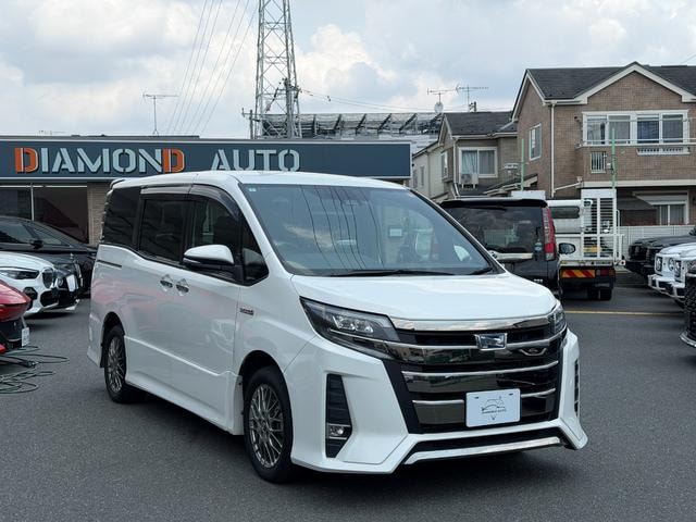 Toyota NOAH 2018 — фото автомобиля 1