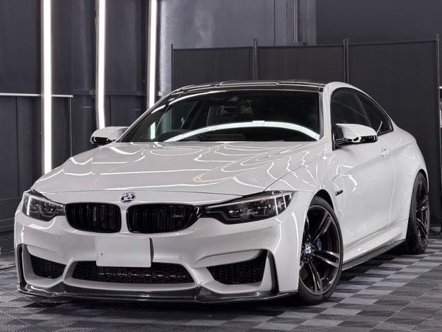 Bmw M4 2018 — фото автомобиля