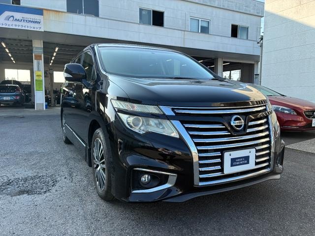 Nissan ELGRAND 2017 — фото автомобиля 1