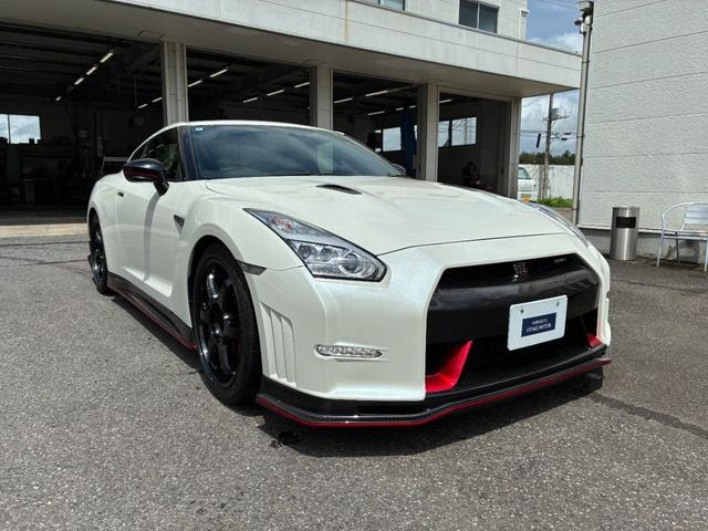 Nissan GT-R 2015 — фото автомобиля
