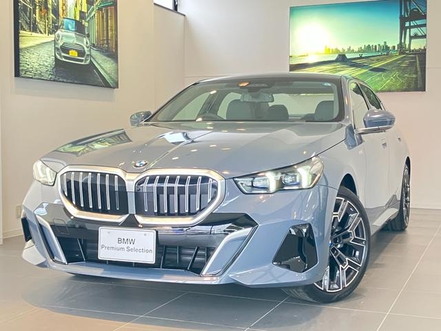 Bmw 5 SERIES 2026 — фото автомобиля 1