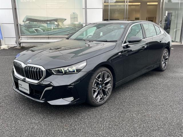 Bmw 5 SERIES 2026 — фото автомобиля 1