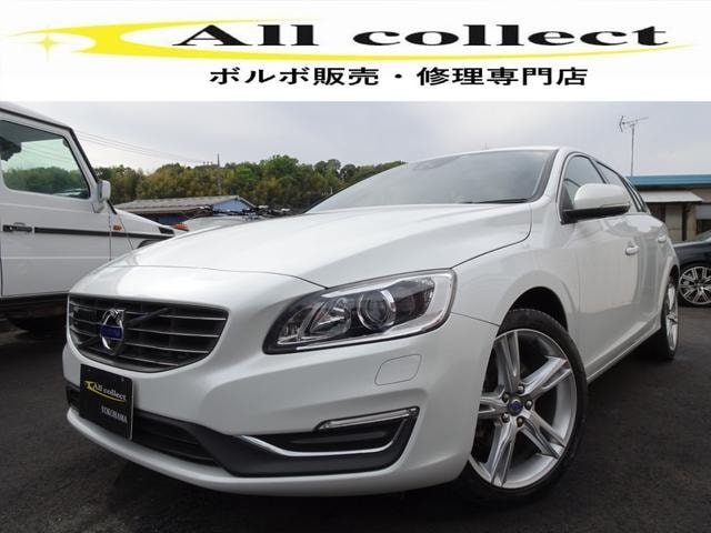 Volvo V60 2015 — фото автомобиля