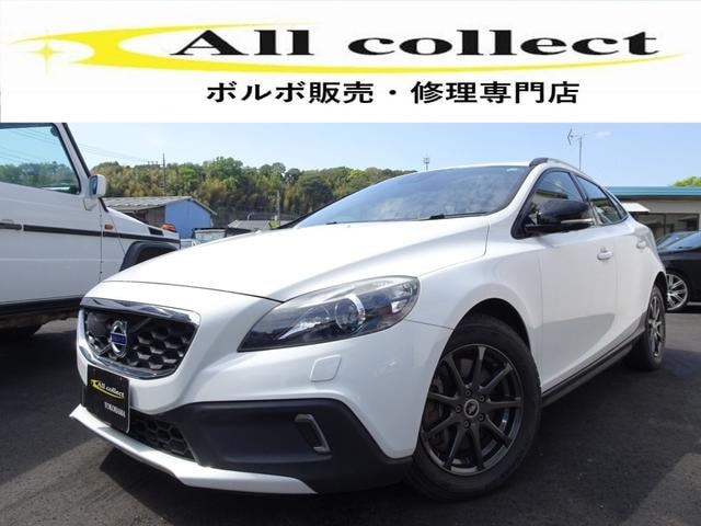 Volvo V40 2015 — фото автомобиля 1