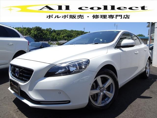 Volvo V40 2015 — фото автомобиля 1