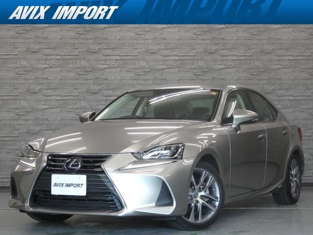Lexus IS 2020 — фото автомобиля 1