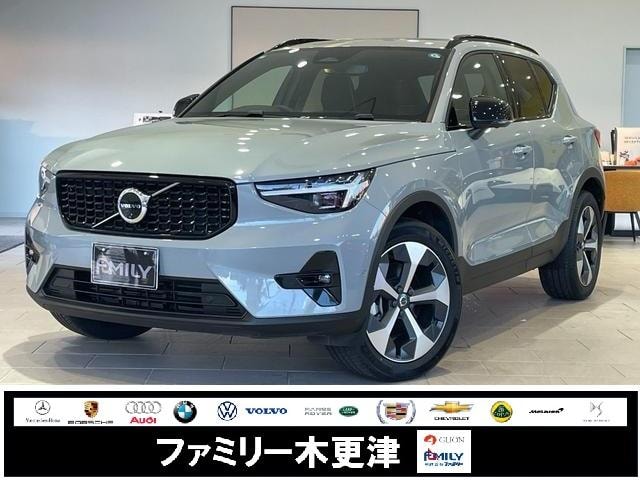 Volvo XC40 2025 — фото автомобиля