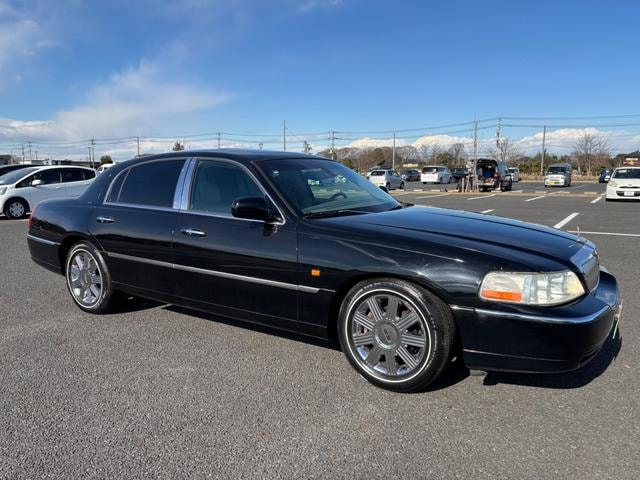 Lincoln TOWNCAR  — фото автомобиля