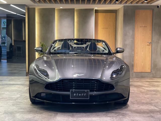 Aston Martin DB11 2021 — фото автомобиля