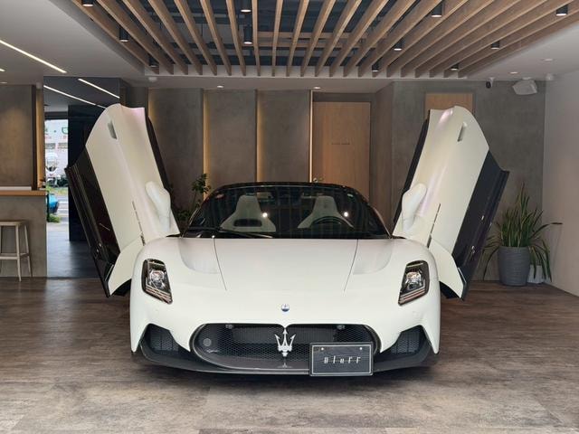 Maserati MC20 CIELO 2023 — фото автомобиля