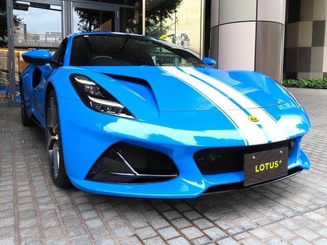 Lotus EMIRA 2023 — фото автомобиля