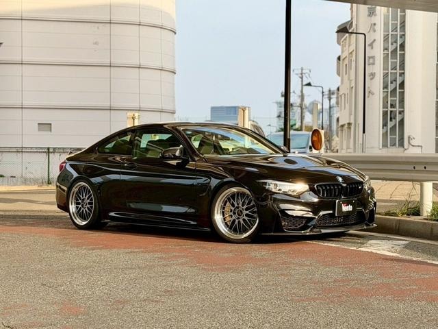 Bmw M4 2018 — фото автомобиля