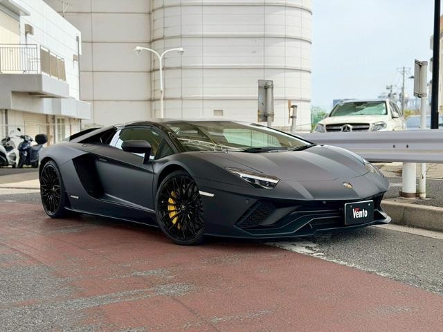 Lamborghini AVENTADOR 2019 — фото автомобиля