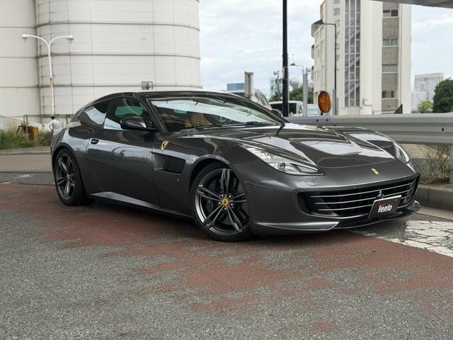 Ferrari GTC4 LUSSO 2017 — фото автомобиля