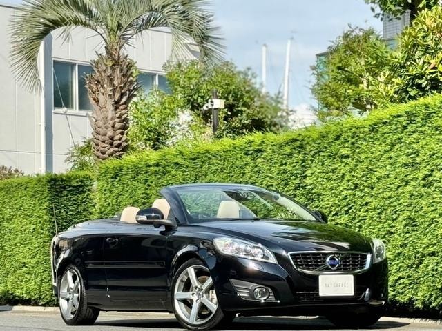 Volvo C70 2011 — фото автомобиля 1