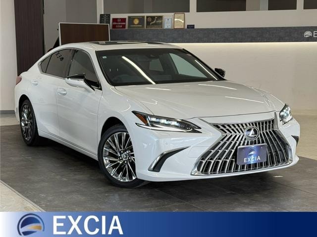 Lexus ES 2023 — фото автомобиля 1