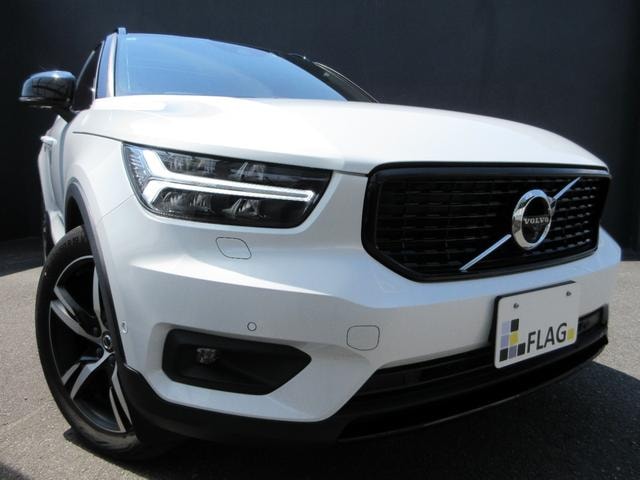 Volvo XC40 2021 — фото автомобиля 1