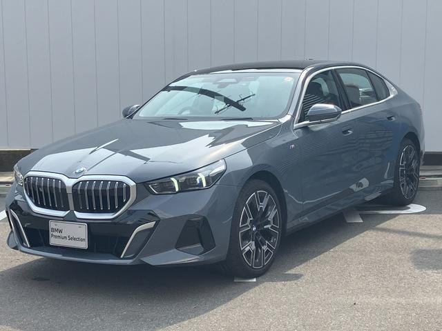 Bmw 5 SERIES 2025 — фото автомобиля