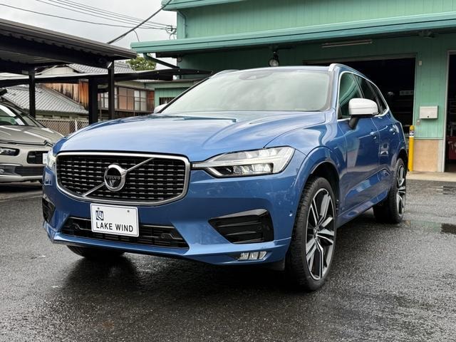 Volvo XC60 2018 — фото автомобиля 1