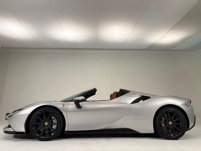 Ferrari SF90 SPIDER 2021 — фото автомобиля