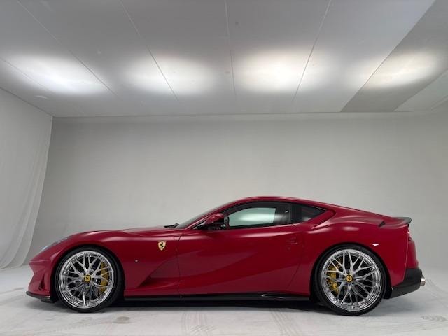 Ferrari 812 SUPERFAST 2018 — фото автомобиля