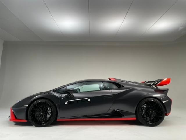 Lamborghini HURACAN 2022 — фото автомобиля